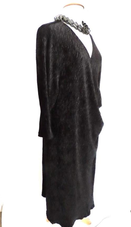 TOP jurk in pracht model en stof mt 50, Kleding | Dames, Grote Maten, Zo goed als nieuw, Jurk, Zwart, Verzenden