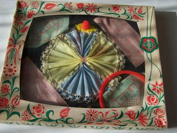 Mooie borduurdoos beschikbaar voor biedingen