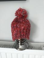 Nieuw: mooie warme muts met leuke pompon, rood., Ophalen of Verzenden, Nieuw, Jongen of Meisje, Muts