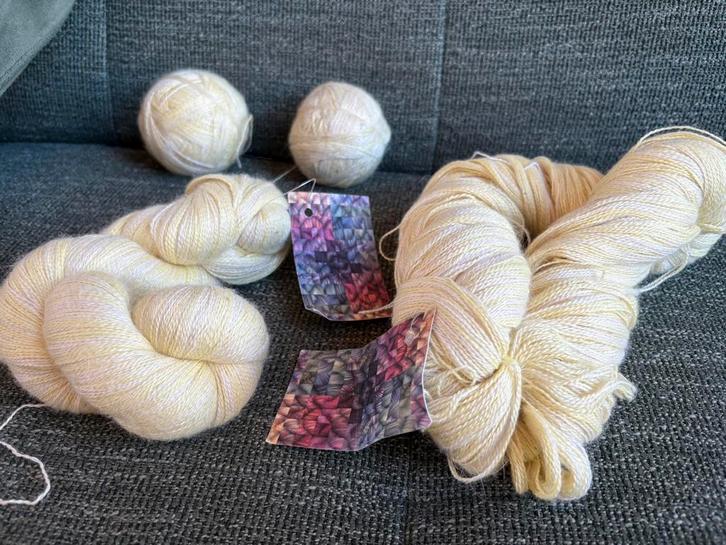 Baby Alpaca Cashmere & silk / zijde wol / gesponnen garen, Hobby en Vrije tijd, Breien en Haken, Zo goed als nieuw, Breien, Patroon of Boek