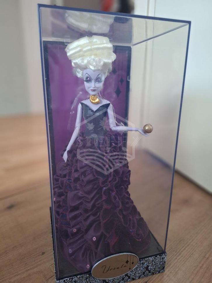 NRFB Disney Store Ursula Villain Collection pop/doll, Verzamelen, Poppen, Nieuw, Fashion Doll, Ophalen of Verzenden