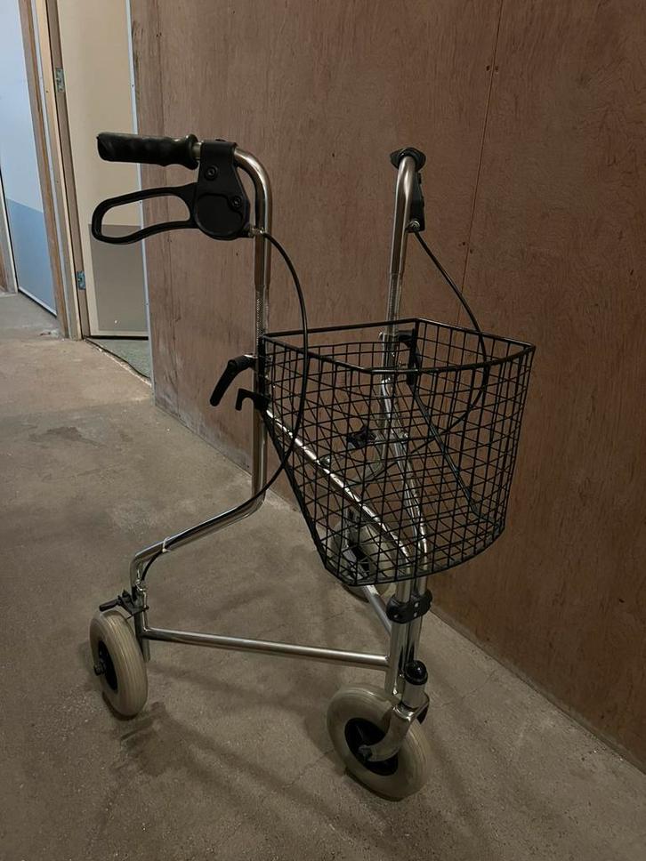 Te Koop : Premis Delta Rollator Driewiel Rollator 020830, Diversen, Rollators, Gebruikt, Lichtgewicht, Opvouwbaar, Ophalen of Verzenden