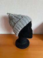 Grijze gebreide muts, maat 57, Kleding | Dames, Hoeden en Petten, Ophalen of Verzenden, Nieuw