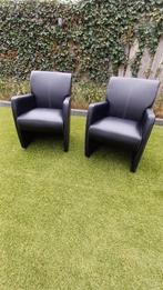 2  zwarte Kuipstoelen leather-look op wieltjes, Ophalen, Gebruikt, Minder dan 75 cm, 50 tot 75 cm