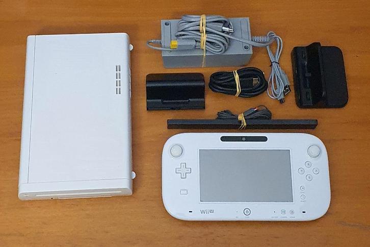 Nintendo WII U 8GB met GAMEPAD & Kabels, Spelcomputers en Games, Spelcomputers | Nintendo Wii U, Gebruikt, Met 1 controller, Met harde schijf