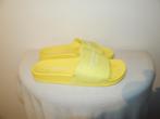 Kurt Geiger slippers geel witte merk druk bovenkant 38, Slippers, Verzenden, Geel, Gedragen