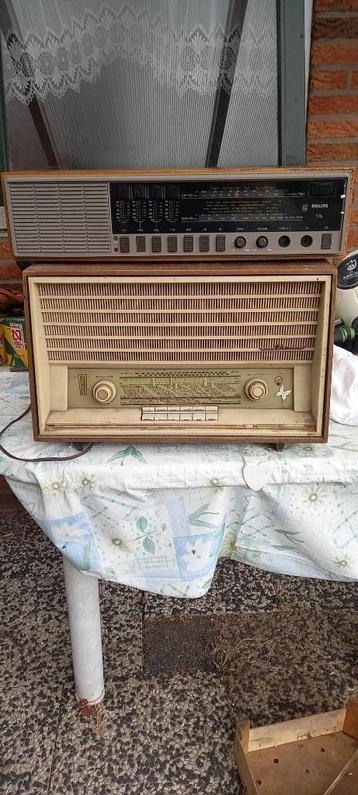 2 hele oude radio's beschikbaar voor biedingen