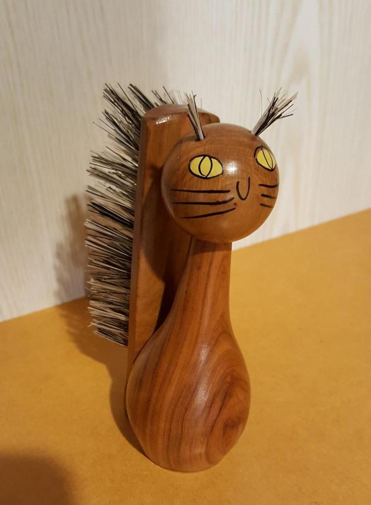 Kleerborstel olijfhout kat (vintage), Verzamelen, Retro, Persoonlijke verzorging, Ophalen of Verzenden