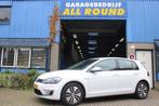 Volkswagen GOLF E edition navigatie adaptief cruise park pil, Gebruikt, 4 cilinders, Met garantie (alle), Wit