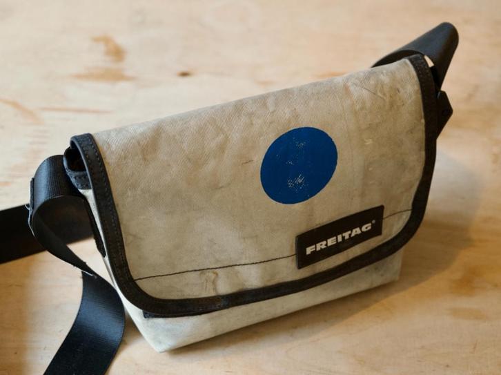 Original FREITAG F41 Hawaii five-O tas grijs blauw, Sieraden, Tassen en Uiterlijk, Tassen | Schoudertassen, Zo goed als nieuw