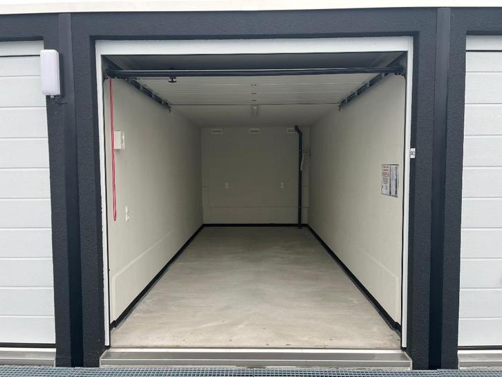 Garagebox te huur – veilige opslagruimte met stroom (Breda), Auto diversen, Autostallingen en Garages