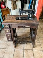Necchi naaimachine met tafel, Antiek en Kunst, Antiek | Naaimachines, Ophalen