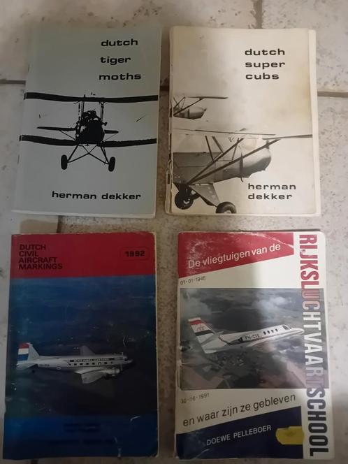 Vliegtuigen D, Verzamelen, Luchtvaart en Vliegtuigspotten, Zo goed als nieuw, Boek of Tijdschrift, Ophalen of Verzenden