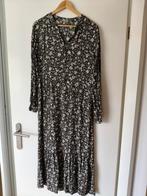 Zusss Jurk met bloemenprint - Maat M, Maat 38/40 (M), Zwart, Ophalen of Verzenden, Knielengte