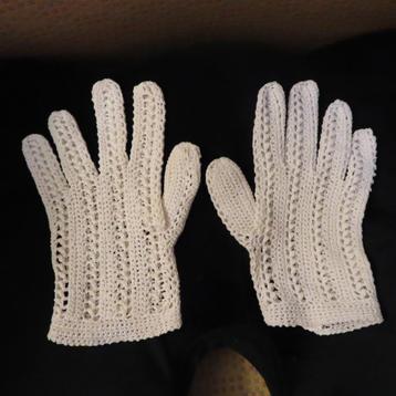 bruids handschoentjes gehaakt wit , kleine maat  vintage beschikbaar voor biedingen