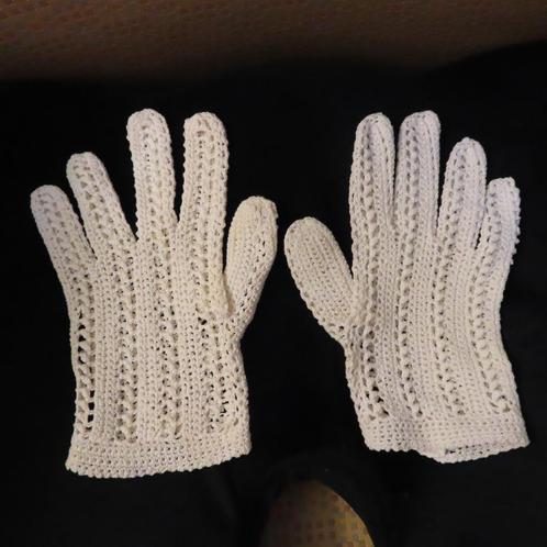 bruids handschoentjes gehaakt wit , kleine maat  vintage, Kleding | Dames, Trouwkleding en Trouwaccessoires, Accessoires, Wit