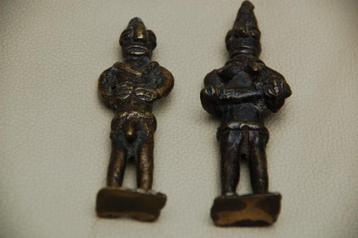 2 bronzen beeldjes Nigeria beschikbaar voor biedingen