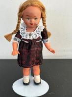 Oud popje op standaard 18 cm, Verzamelen, Poppen, Ophalen of Verzenden, Gebruikt, Pop