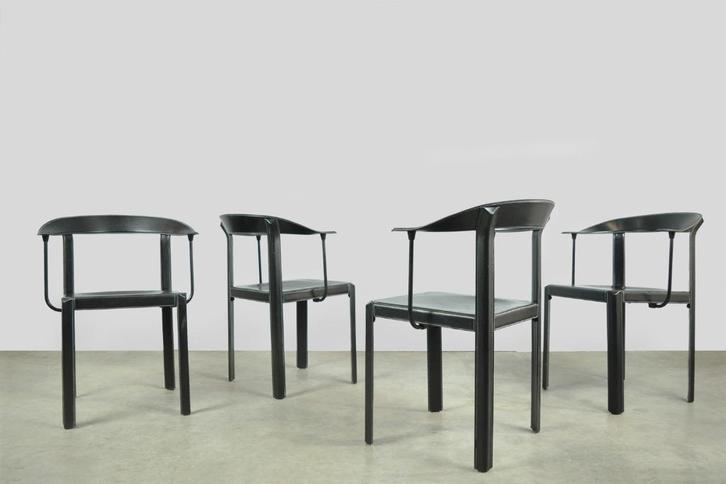 Italiaanse postmoderne vintage leren eettafelstoelen 1980, Huis en Inrichting, Stoelen, Gebruikt, Vier, Leer, Metaal, Zwart, Ophalen of Verzenden
