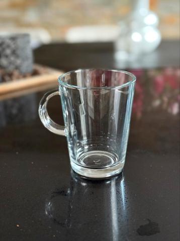 4x thee glas beschikbaar voor biedingen