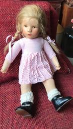 Mooie Kathe Kruse Pop incl. Standaard en incl. verzendkosten, Antiek en Kunst, Antiek | Speelgoed, Ophalen of Verzenden