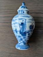 Klein Delfts blauw vaasje, Antiek en Kunst, Ophalen of Verzenden
