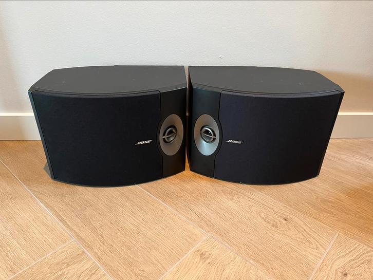 2x Bose 301 5 serie luidsprekers/ Speakers (Set 1/3), Audio, Tv en Foto, Luidsprekers, Gebruikt, Front, Rear of Stereo speakers