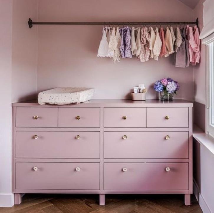 Roze op maat gemaakte commode, Kinderen en Baby's, Kinderkamer | Commodes en Kasten, Zo goed als nieuw, Commode, 90 tot 105 cm