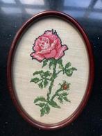 Lief geborduurd roosje in lijst brocante, Antiek en Kunst, Ophalen of Verzenden