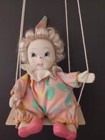 Clowntje op schommel., Verzamelen, Beelden en Beeldjes, Ophalen of Verzenden, Zo goed als nieuw, Mens