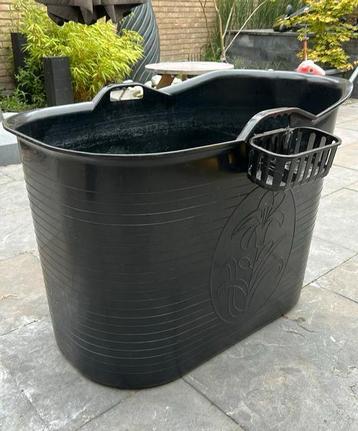 Eenpersoonsbad met hoes beschikbaar voor biedingen