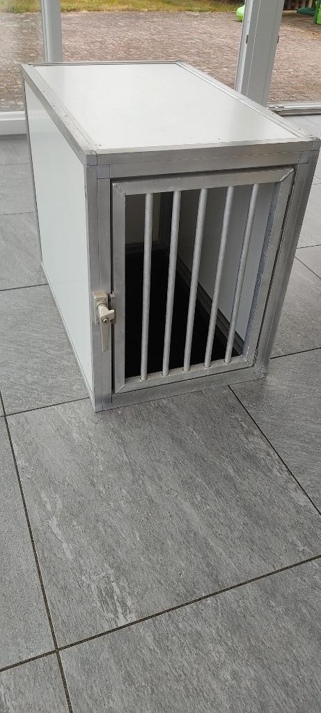 Honden Bench in zeer goede staat., Dieren en Toebehoren, Hondenbenches, Zo goed als nieuw, Ophalen
