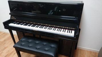 Piano nordisca classica hoogglans zwart met kruk. 