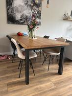 Houten Eettafel met Stalen Poten, Ophalen