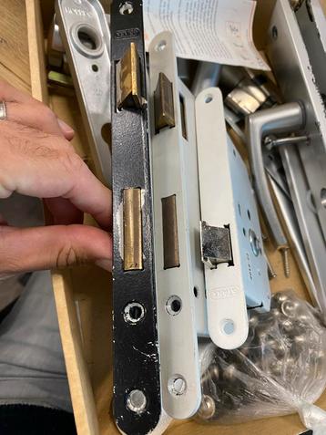Deurbeslag Metaal incl. Sloten beschikbaar voor biedingen