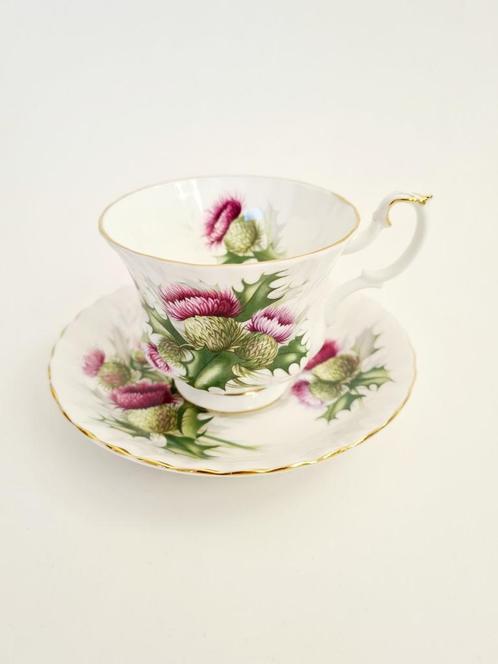 Royal Albert ‘Highland Thistle’ kop en schotel, Antiek en Kunst, Antiek | Servies los, Ophalen of Verzenden