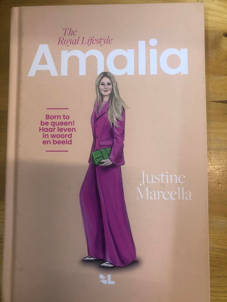 Amalia, The Royal Lifestyle - Nieuw Exemplaar, Ophalen of Verzenden, Nieuw, Film, Tv en Media