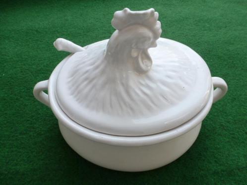 In goede staat mooie witte SOEP TERRINE(schaal)met soeplepel, Huis en Inrichting, Keuken | Servies, Zo goed als nieuw, Schaal of Schalen