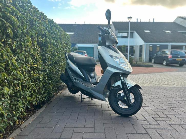 Mooie Scooter te Koop!, Fietsen en Brommers, Snorfietsen en Snorscooters, Gebruikt, Kymco, Benzine, Ophalen