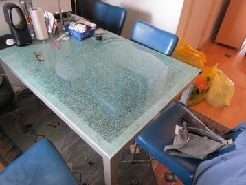 Mooie zware glazen Tafel+Stoelen beschikbaar voor biedingen