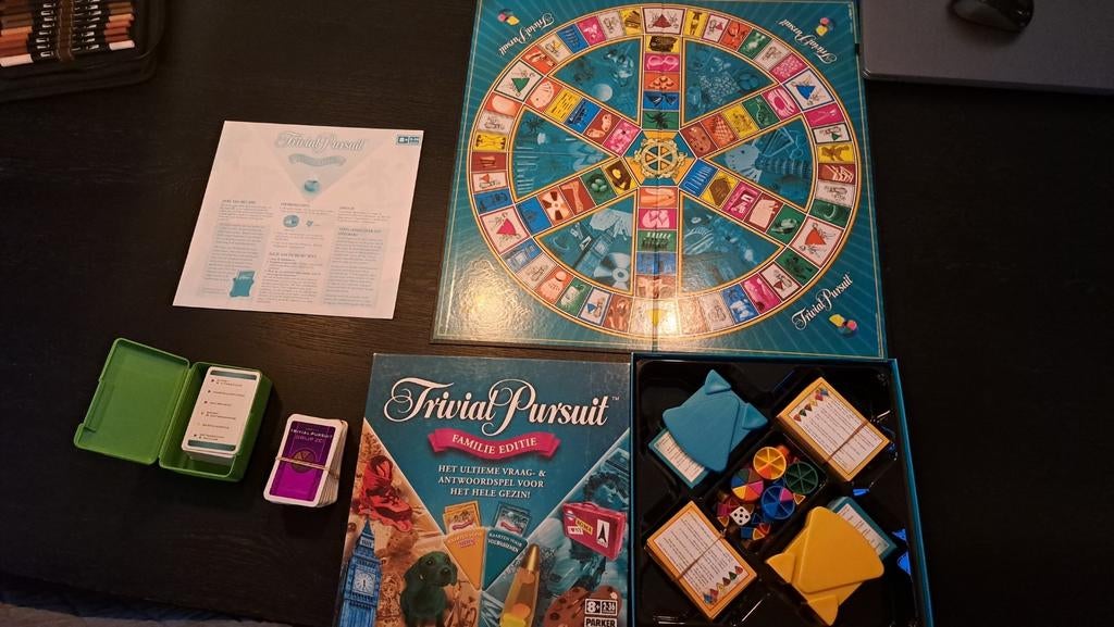 Bordspel en 2 kaartspellen Trivial Pursuit / Triviant, Hobby en Vrije tijd, Gezelschapsspellen | Bordspellen, Ophalen, Gebruikt
