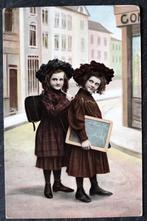 Schoolgaande meisjes op straat met schooltas en lei, Verzenden, 1920 tot 1940, Ongelopen, Kinderen