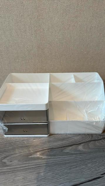Makeup organizer beschikbaar voor biedingen