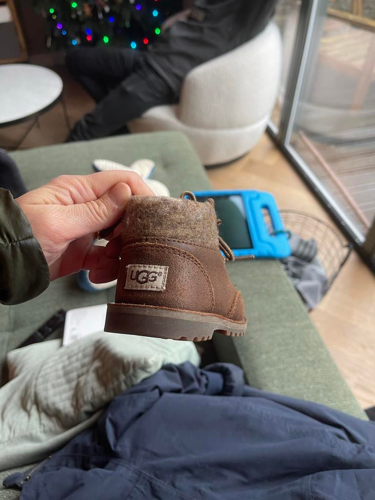 UGG Laarsjes Maat 22.5 - ZGAN, Ophalen of Verzenden, Zo goed als nieuw, Jongetje of Meisje, Laarsjes