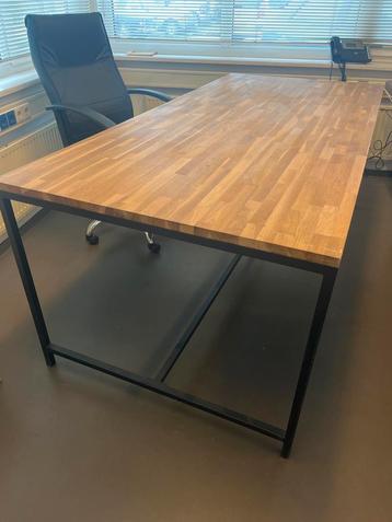 Mooie Bureau / Eettafel met Houten Blad beschikbaar voor biedingen