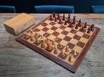 schaakbord met schaakstukken in kistje afm. bord 42x42cm, Een of twee spelers, Ophalen of Verzenden, Gebruikt