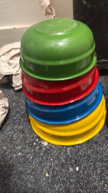 vintage Pyrex Primary Colors mengkommen beschikbaar voor biedingen