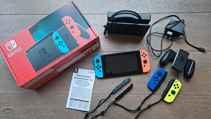 Nintendo Switch V2 2019, Spelcomputers en Games, Spelcomputers | Nintendo Switch, Gebruikt, Switch 2019 Upgrade, Met 3 controllers of meer