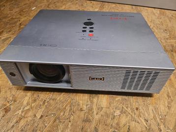 Eiki LC-XB43 beamer beschikbaar voor biedingen