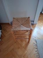 Vintage rieten krukje, Huis en Inrichting, Krukjes, Ophalen of Verzenden, Zo goed als nieuw, Hout